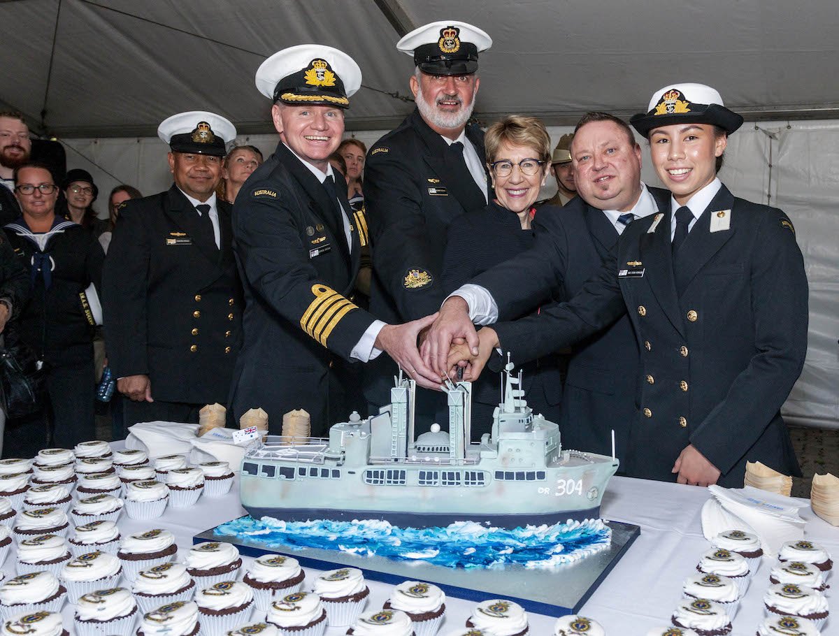 Australian_Navy's tweet photo. A fond farewell to #HMASSuccess today - decommissioned at Fleet Base East after 33 years of service to our nation. #AusNavy https://t.co/OFVrEplusQ