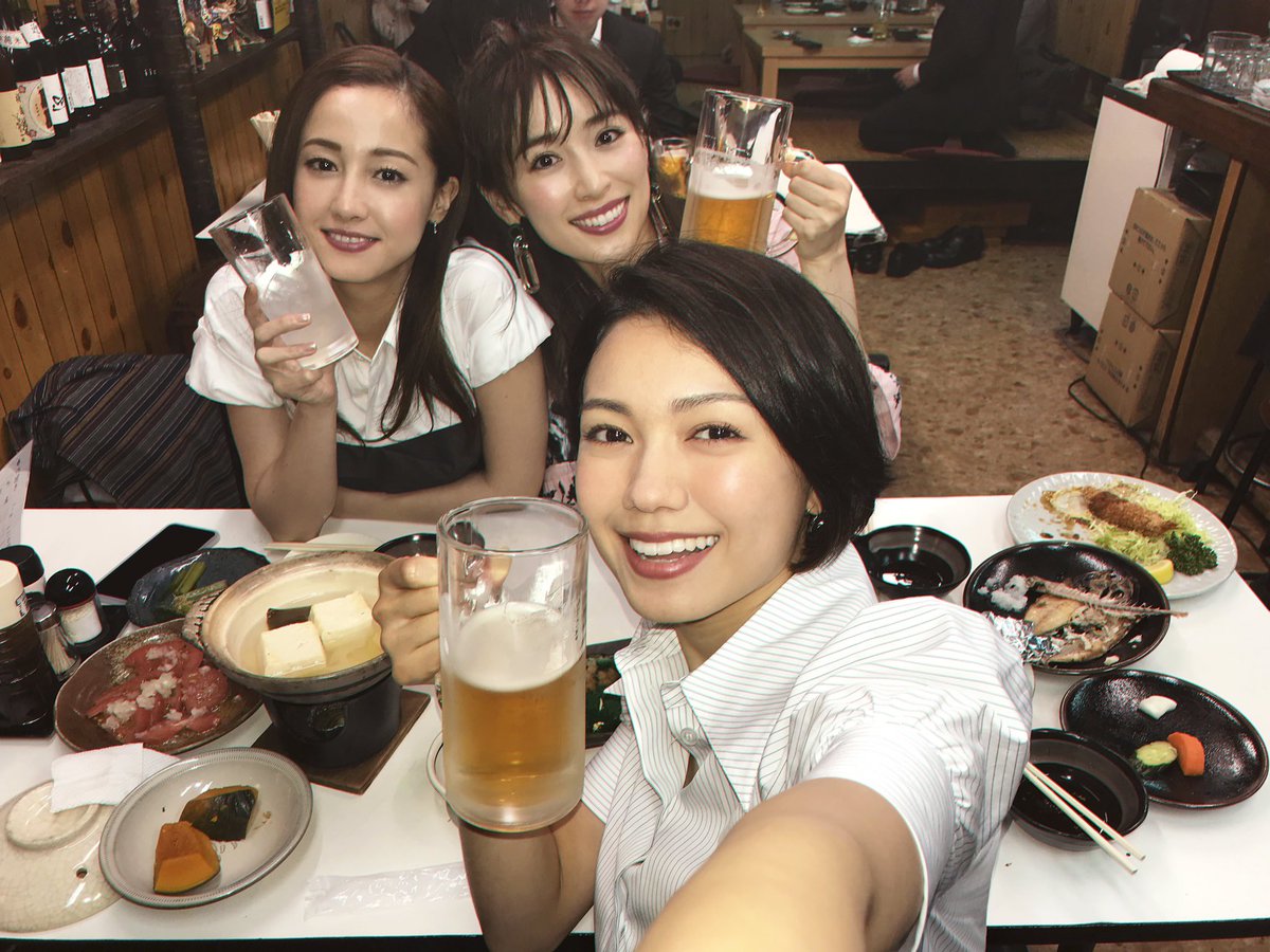 Sali Na Tviteru 泉里香さんが霞んで見えてしまっているのは前髪 と照明の影響も大きい気がする この証明写真みたいなコントラスト強いライティングはワンレンとか前髪なしのほうが断然キマるよね