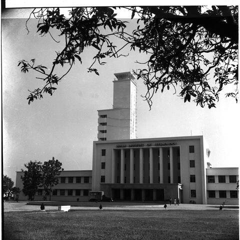 IndiaHistorypic's tweet photo. 1951 :: Indian Institute of Technology Kharagpur Started Functioning .

Established In West Bengal , It Is the Oldest  IIT https://t.co/qKANwo5OdQ