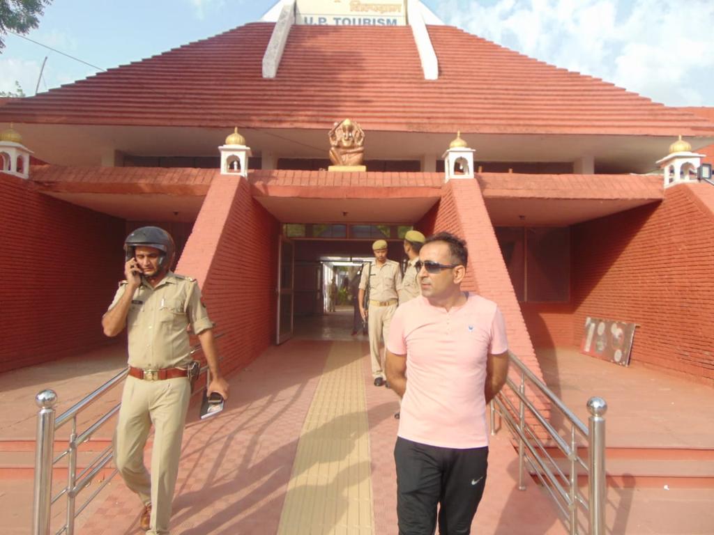 POLICE COMMISSIONERATE AGRA tweet media
