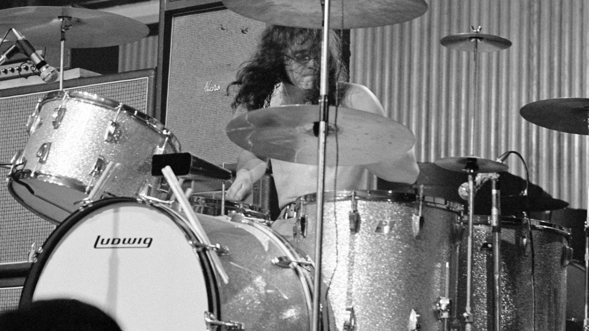Happy birthday, Ian Paice, great drummer. 