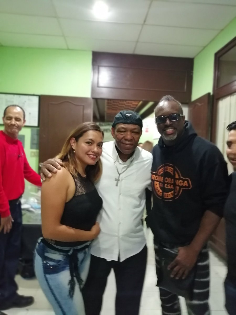 jarquin_rocio's tweet photo. @Tromboranga un placer, inigualables e inalcanzables, super espectáculo @amrzuarth eres el mejor https://t.co/PQLxruNkBY
