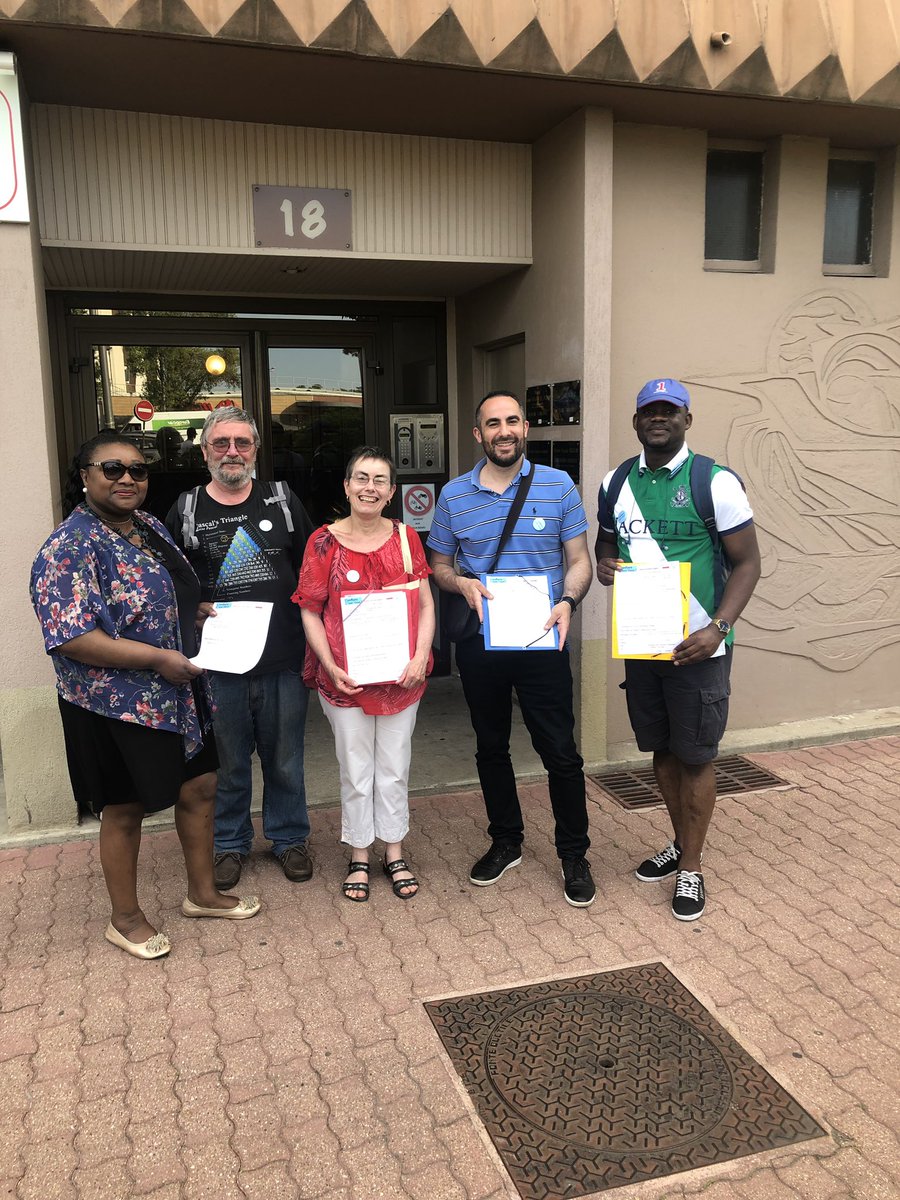 Hier, comme chaque semaine, c’etait porte à porte pour l’opération Conflans, C’est Vous !
Nous étions autour de la place de la Liberté dans le quartier Chennevières. Ecoute, diagnostic en cours de construction...