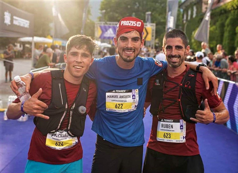 ¡EN CARRERA! Desde las 4AM nuestro equipo CARRERASDEMONTANA defiende el bronce logrado en el prólogo. Hoy etapa reina @infinitetrailsw con 127km por relevos para Raul-Manu-Ruben. ¡Fuerza! Síguelos en: 
REDES: #Infinitetrailsmayayo
web: carrerasdemontana.com/tag/infinite-t…