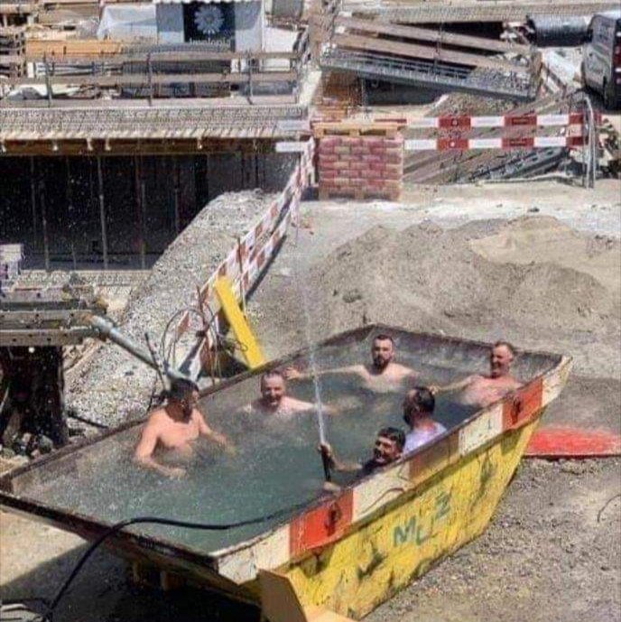 Baños veraniegos de los trabajadores del <a href="/CiudadDeMurcia/">CAP Ciudad de Murcia</a> tras comunicarnos, en el último momento, que jugaremos en Tercera. Descripción gráfica: 😅