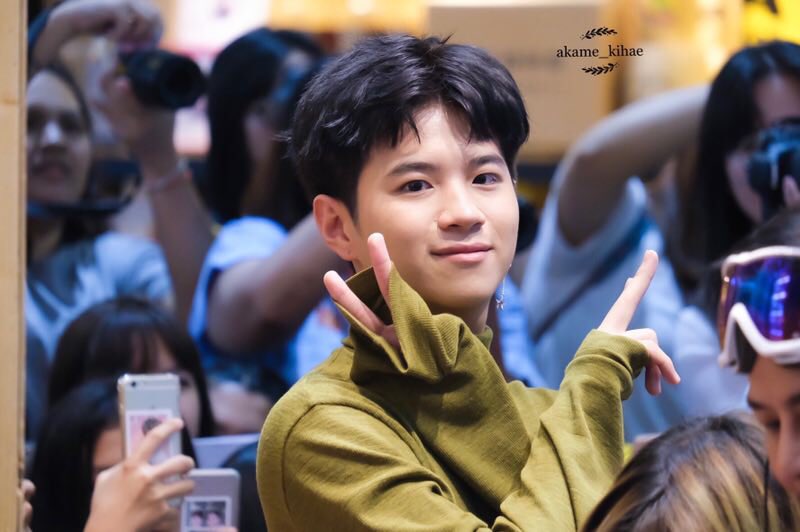 Chun99601798's tweet photo. You made me want to write a love song for you every day. 💙💚
#GalaxyAFanFestX2wish
Cr.logo https://t.co/rR1I3pDN18