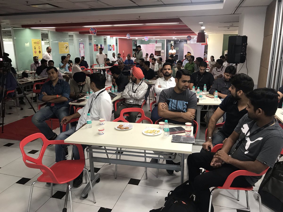 mwasim's tweet image. Questions from participants taking conversation to a deeper level of the subject. #awesomeTechParticipants #cloudAndDevops #publicisSapientMeetupPlus