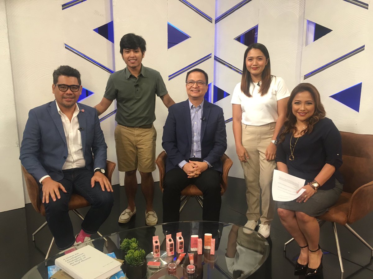 SalveSays's tweet photo. How do you differentiate yourself &amp; not ride a fad? These s and more in today’s #EntrepLab with Paulo Tibig &amp; Enrique Soriano. Our entrepreneurs are Luna Organica &amp; Tipsy Tea! See the commotion when we were trying out their concoctions? 😂 Don’t miss this! Airing now https://t.co/Emh4XHtvTb