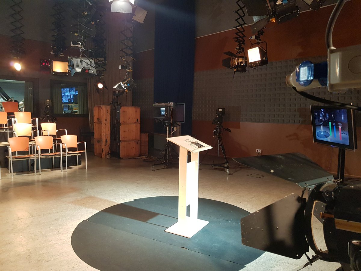 AnunRamirez's tweet photo. En breve, taller de televisión en la Jornada de Puertas Abiertas de la @uchceu. #SábadosBonitos #JPAUCH https://t.co/iFr5SO2Bzo