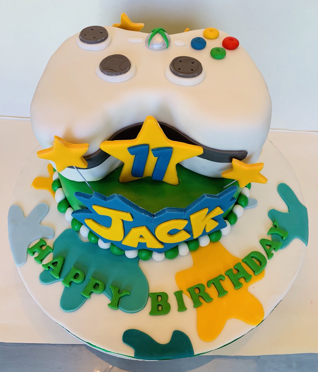 anne_bakes's tweet photo. It’s all about Xbox 😄🎮 Happy birthday to Jack 🥳🎁 @xboxuk @xbox #xboxcake #boybirthdaycake https://t.co/5oSQ3AfFRJ