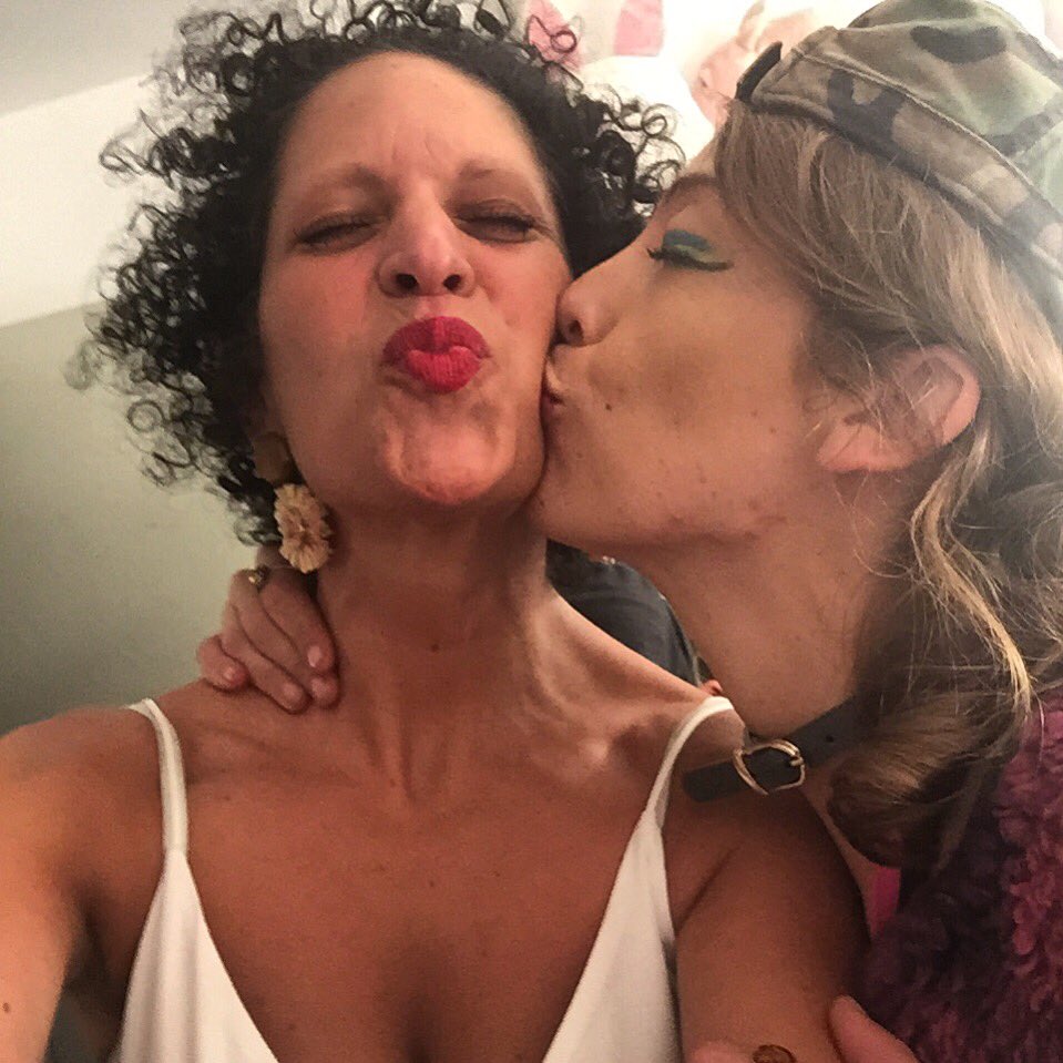 ElyssaMP's tweet photo. We found love tonight at Super Dating Simulator !
#packedhouse #packchella https://t.co/4VXVU1Y2ZL