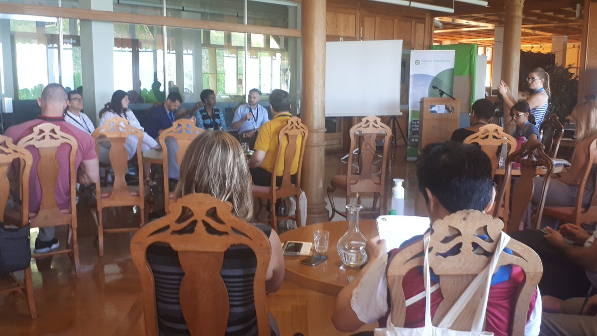 "What makes us #human is to be #criticalthinking" says @BJonkerNL and the moderator <a href="/RainerGude/">Rainer Gude</a> from @CAUXIofC adds "you can't just focus on the digital but also on the human side" <a href="/in_ethical/">Ethical Leadership in Business</a> #trytrust