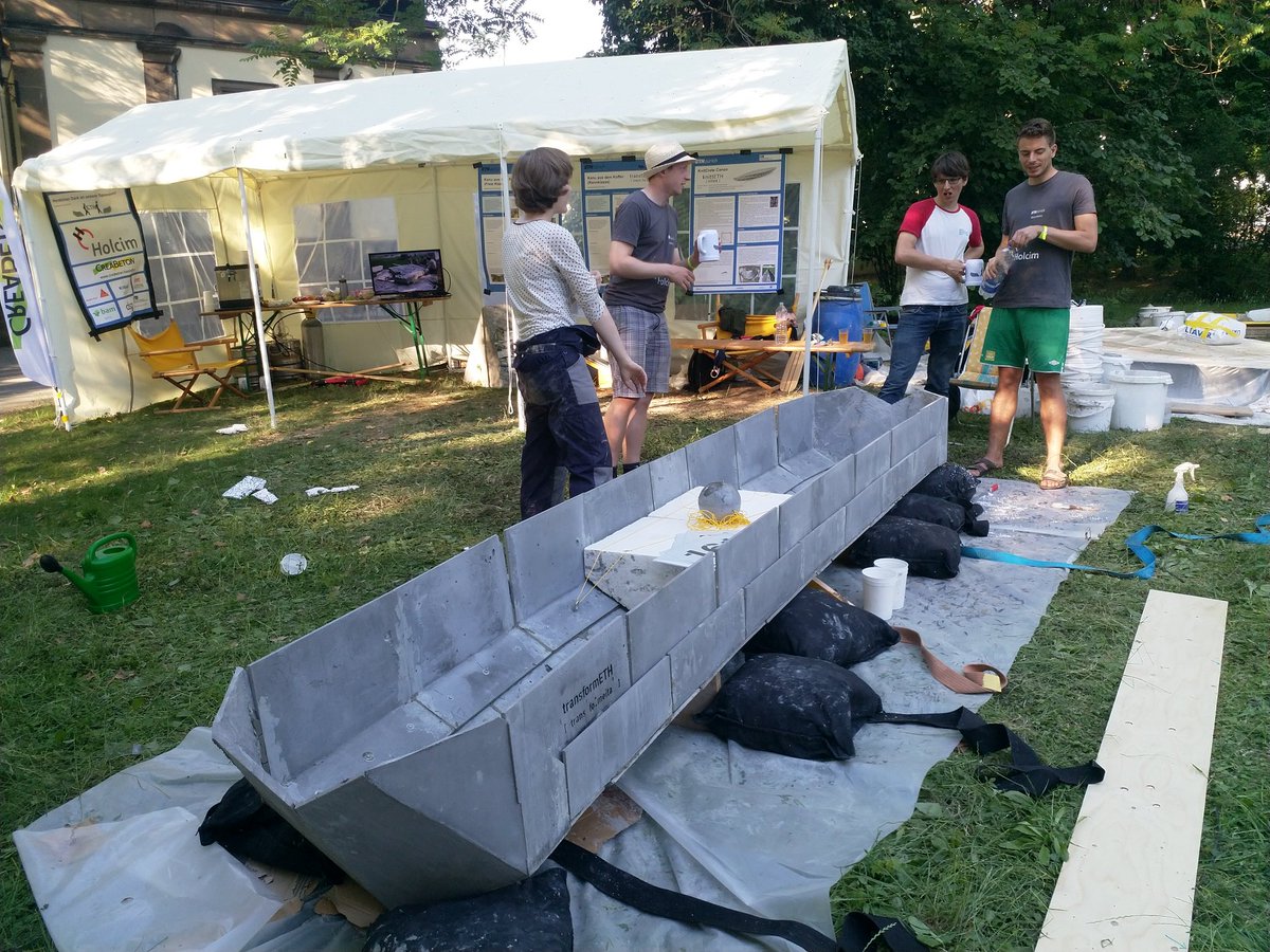 Vorbereitung das TransformETH für die 17. Betonkanuregatta in Heilbronn. 
Betonkanu aus einfachen Leichtbeton platten abgedichtet mit Bentonit. 
<a href="/ETH/">ETH Zürich</a> <a href="/springman_sarah/">Sarah Springman #MentalHealthMatters</a>