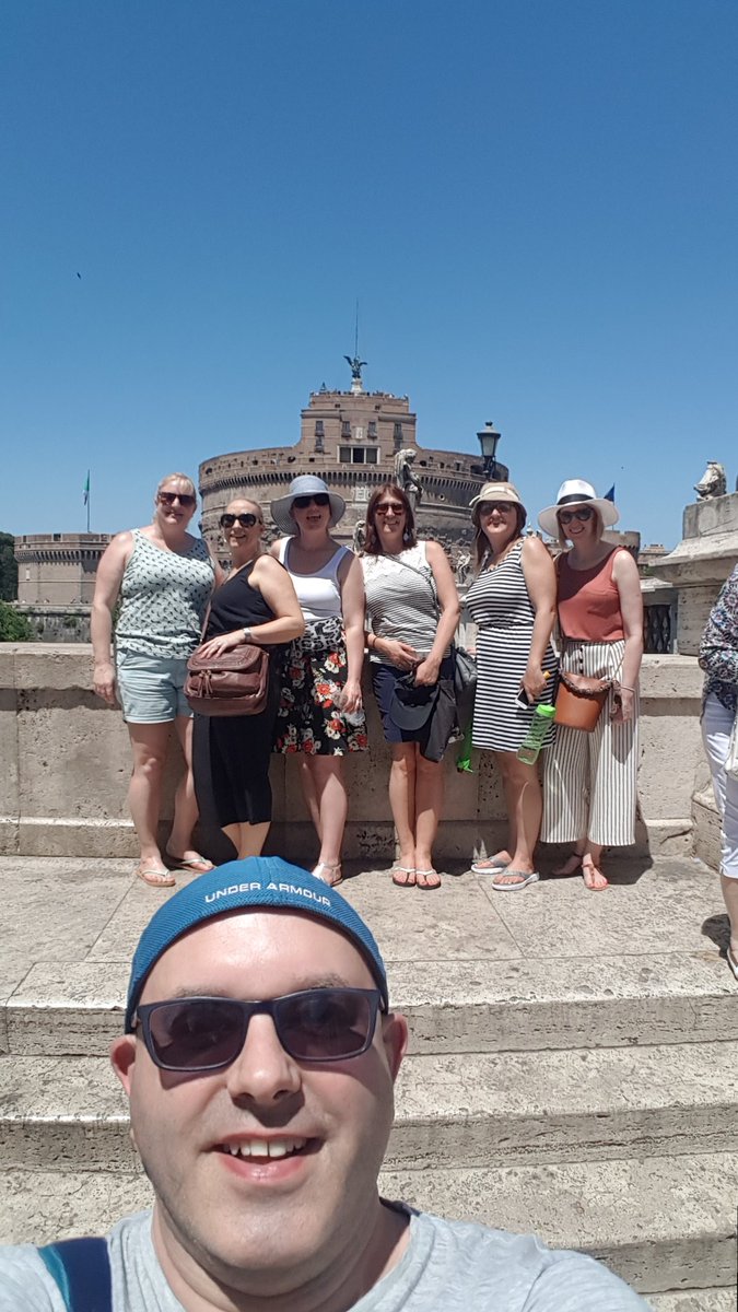 <a href="/HowardDonald/">Howard Donald</a> <a href="/OfficialMarkO/">Mark Owen</a> <a href="/GaryBarlow/">Gary Barlow</a> <a href="/takethat/">Take That</a> <a href="/AmandajCowell/">Amanda</a> <a href="/sarahscrivens/">sarah</a> <a href="/thebigscrivs/">emma scrivens</a> <a href="/monkeysemma/">Monkeysemma ╪</a> Darren and his Hareem in Rome. Cant wait to see TT tonight 🎵🎶😘 #Takethat #Friendsforever #Rome