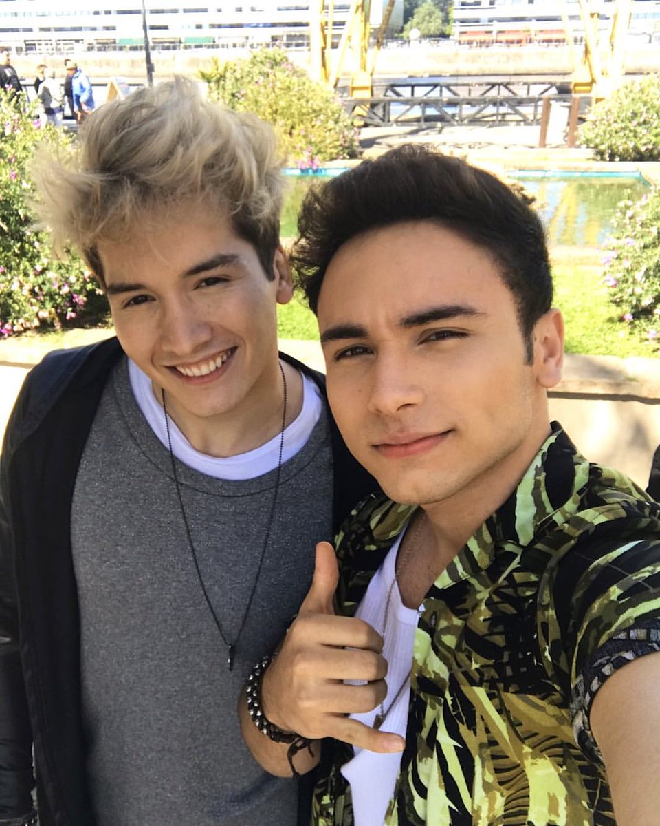 OKJHONCABALLERO's tweet photo. Saiu aquela selfie com o gênio do @theonejandino 🤙😎 https://t.co/XblsGxROHj