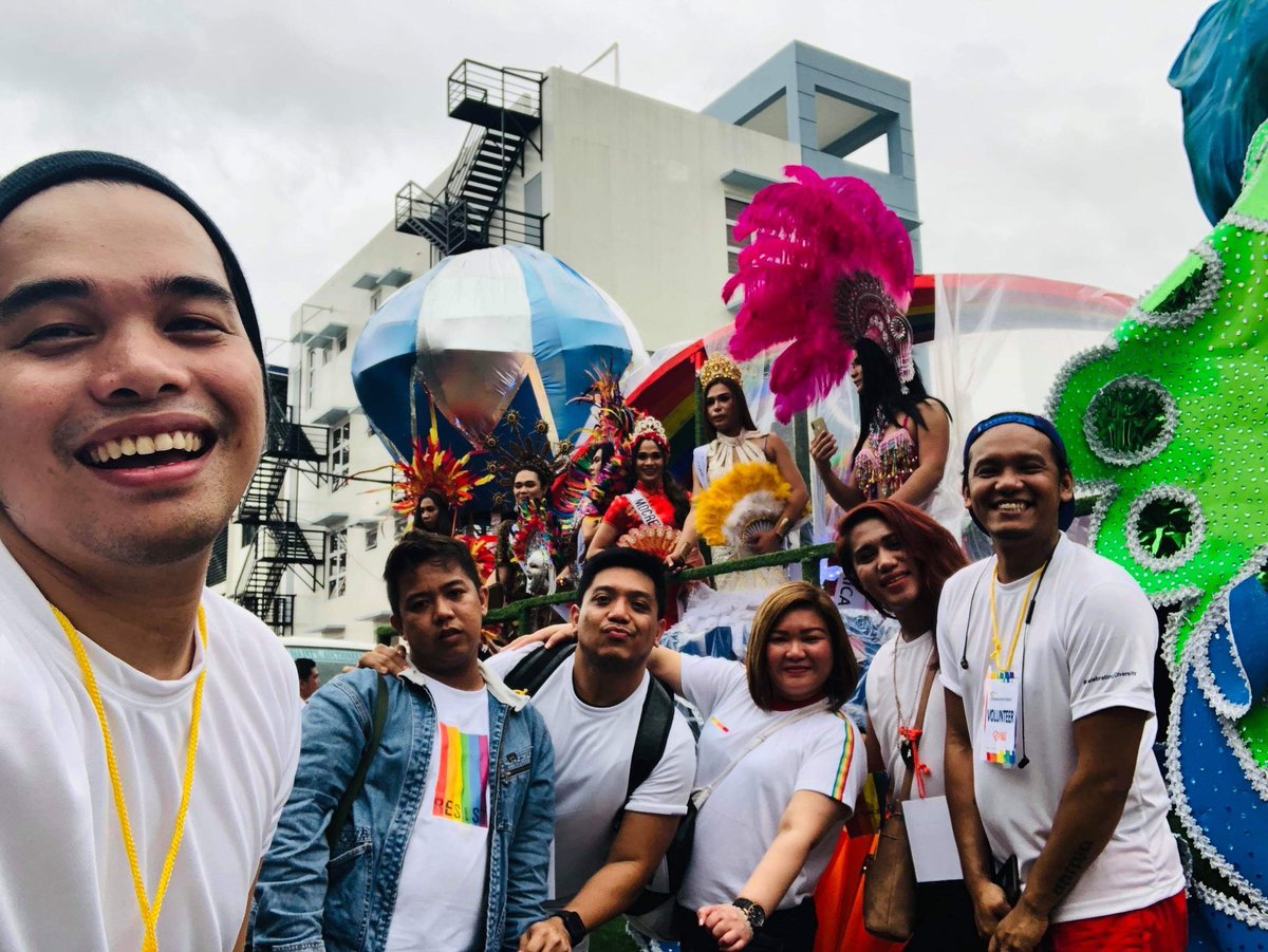 MDCSentinels's tweet photo. HAPPY PRIDE!!! 🏳️‍🌈 #MDCSentinels and Friends 🌈 @MDC100DAC @lawithlanchie @BerniceGarcia @joe_farrell21 @granpappyflash @SexiestSD @ilovemykmukhi @macoilopez https://t.co/piVd3Los35
