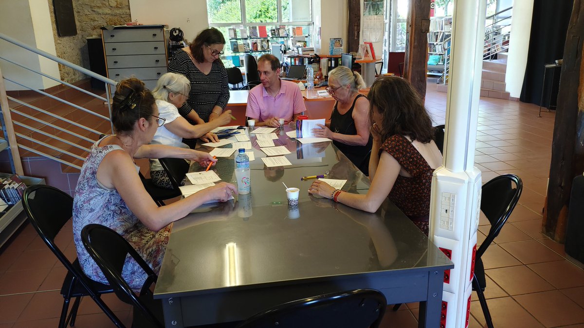 Aujourd'hui, nous sommes avec les Éditions du Goudrons et des plumes et Josiane Bataillard pour un atelier d'écriture sur l'expo Cosmos : 2019 #digitalart #workshop