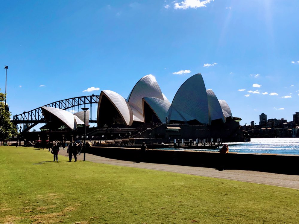 resusmachine's tweet photo. The Sydney Opera House in all its glory #SaturdayMorning #SaturdayMotivation https://t.co/WFh74Uszhl