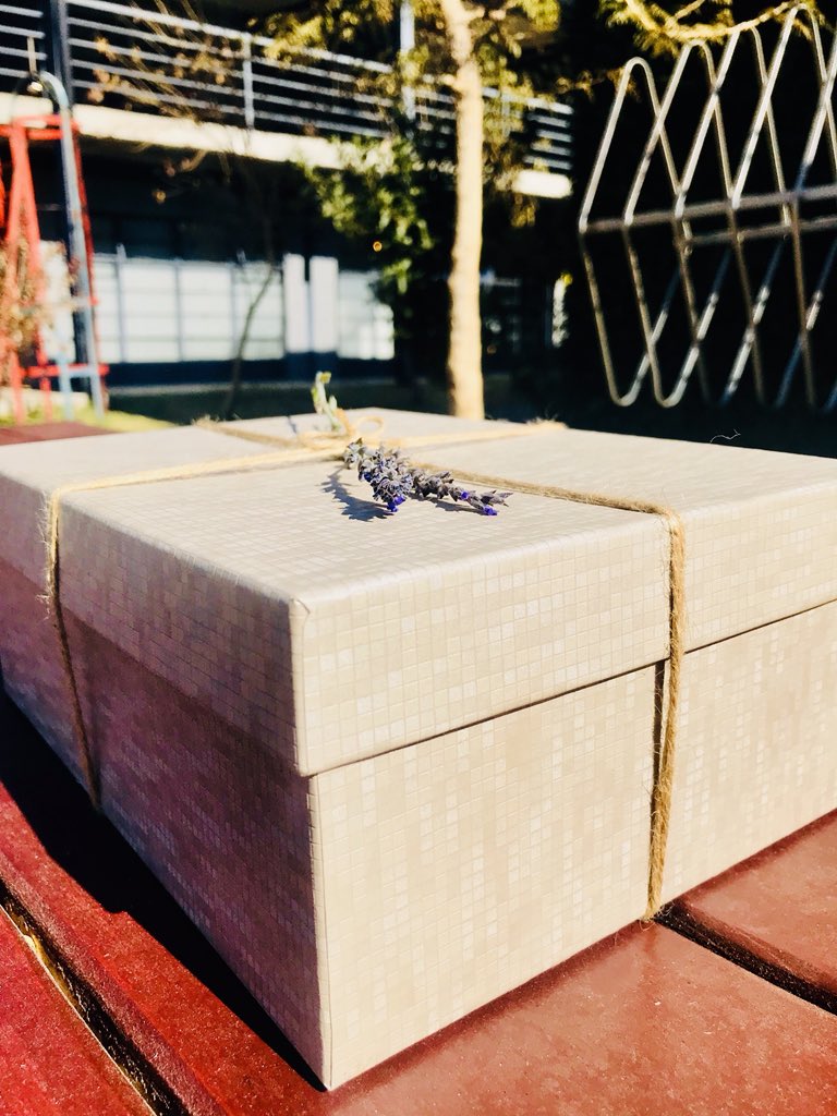 BlackOliveHouse's tweet photo. #BOHPicnic box for one of our clients today 🌸🌸🌸| Welcome to the #BOHExperience 🌺🌺 BOOKINGS: Email: info@blackolivehouse.co.za
🌸Call: 0110267722
🌸Whatsapp: 0739982792
#BlackOliveFood #BlackOliveHouse #Spaces #JoburgSpaces #PicnicBox #Picnic #Maboneng https://t.co/6yJ01EZZtM