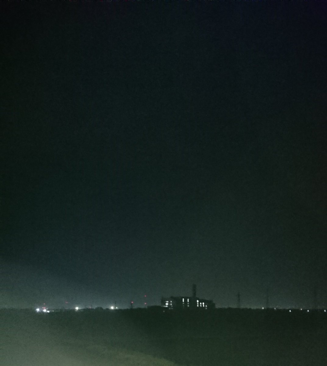 ZOLGEAR3's tweet image. 眠らない街の灯は
救いを求めるように
溢れかえる地上で
宇宙にシグナルを打つ

#LUNASEA
#SELVES