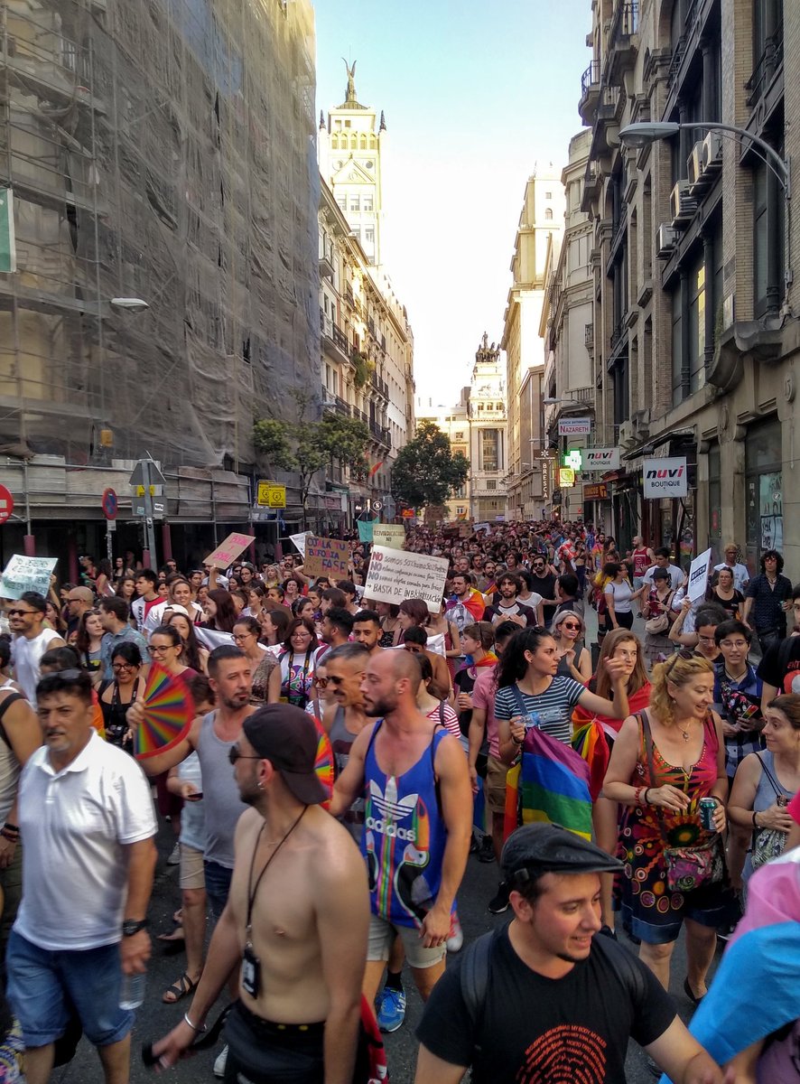 danielgalvalizi's tweet photo. Anoche el #OrgulloCritico en #MadridCentral. Miles en la calle con 39 grados. Una pena los discursos q no se pudieron oir. "No celebramos, nos manifestamos", marcando diferencias con el #Pride del sábado 6

#Orgullo2019 #Pride #Orgullo #OrgulloLGTBIQ #OrgulloMePones https://t.co/9Kkyx7xExz