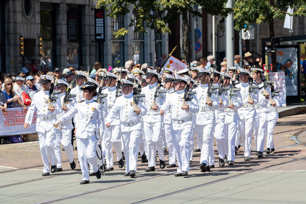 Koninklijke Marine Na Tviteru Vandaag Dragen Wij De Witte Anjer De Witte Anjer Staat Symbool Voor Waardering Van Veteranen Wij Zijn Trots Op Onze Veteranen En Willen Ze Bedanken Voor Hun Inzet