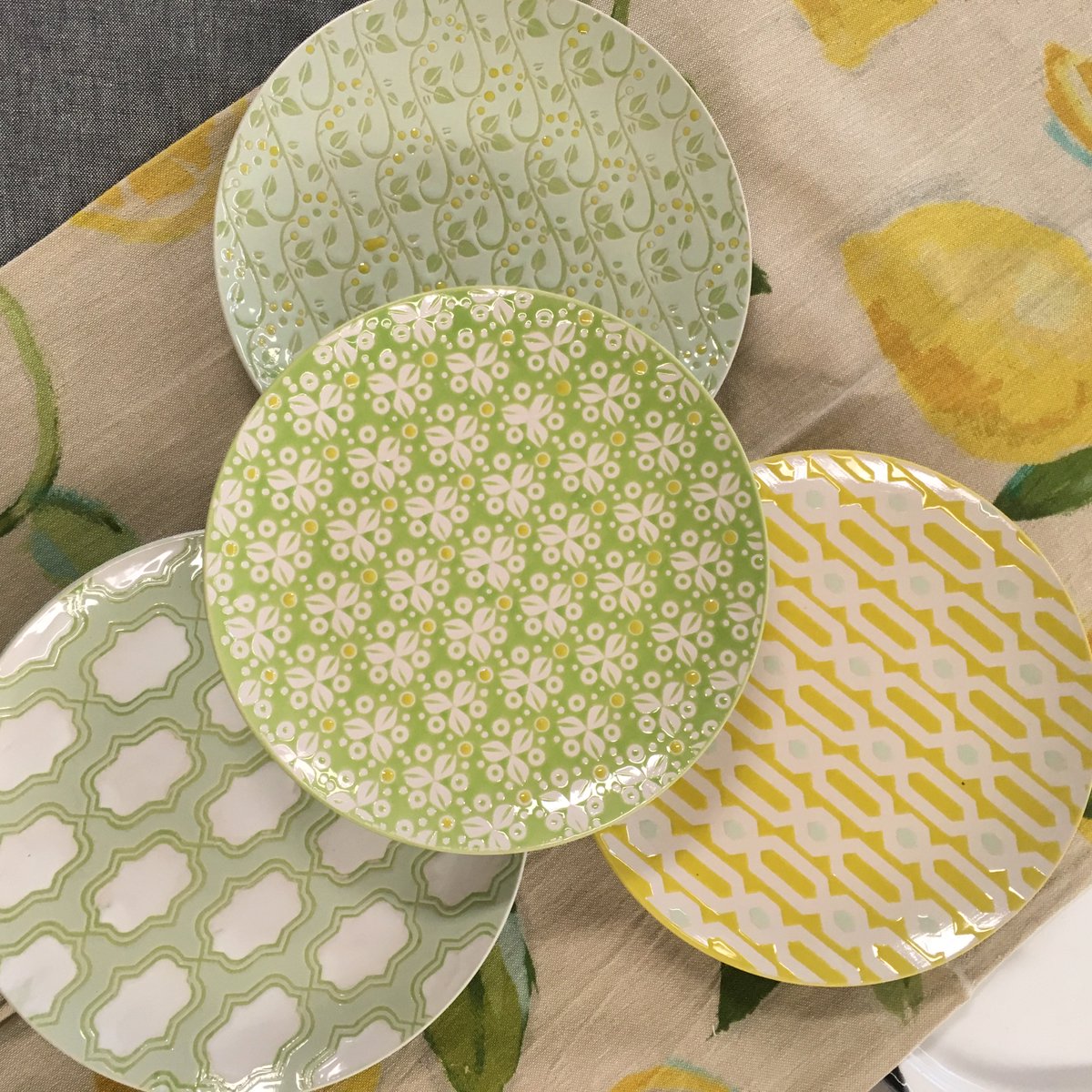 GreenDaffodil1's tweet image. Revamp your kitchen with some beautiful new plates. They are even more spectacular looking in person! #kitchenplates #uniquepatterns #greendaffodil #ferndalekitchen