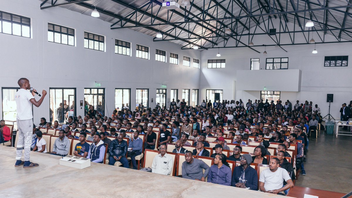 andelacommunity's tweet image. Our turnout today is record breaking!! 🔥💪🏾

ALC 4.0 learners from Nairobi and its environs were so many that they spilled out of the hall.

It&apos;s enviable how much we&apos;re all eager to learn and interact with each other in tech community.

#150DaysOfALC4 #ALCWithGoogle