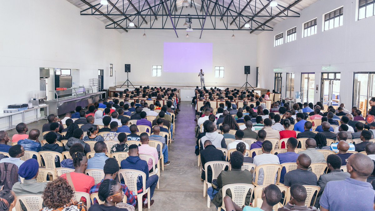 andelacommunity's tweet image. Our turnout today is record breaking!! 🔥💪🏾

ALC 4.0 learners from Nairobi and its environs were so many that they spilled out of the hall.

It&apos;s enviable how much we&apos;re all eager to learn and interact with each other in tech community.

#150DaysOfALC4 #ALCWithGoogle