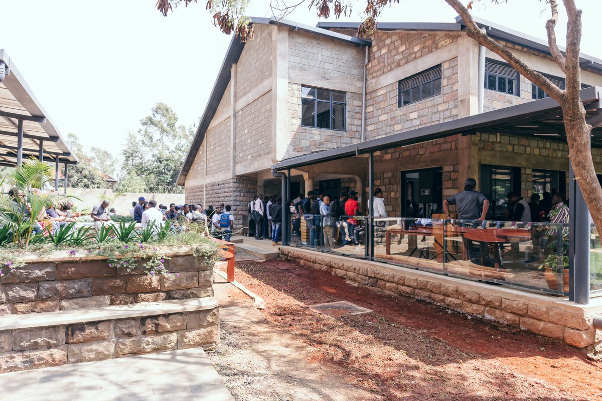 andelacommunity's tweet image. Our turnout today is record breaking!! 🔥💪🏾

ALC 4.0 learners from Nairobi and its environs were so many that they spilled out of the hall.

It&apos;s enviable how much we&apos;re all eager to learn and interact with each other in tech community.

#150DaysOfALC4 #ALCWithGoogle