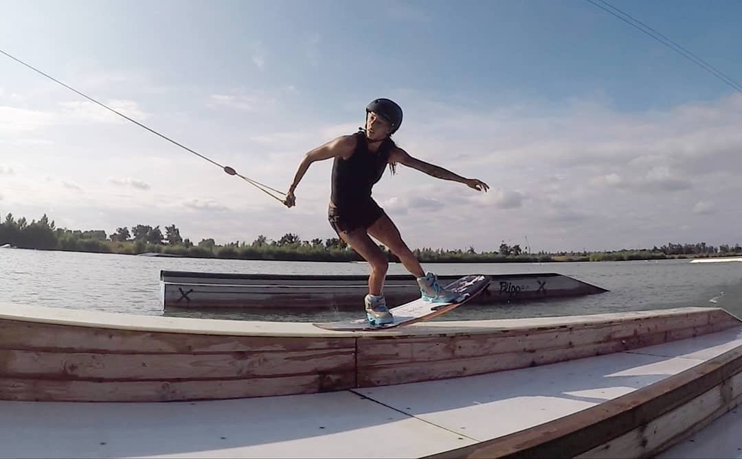WWakeboarding's tweet image. Press it Saturday!
📸 @g_carmen_
#womenwakeboarding
#wakeboarding #wakeboard #wakelife #holidays #thebest #wakepark #lasource  #lefrance #LIQUIDFORCE #liquidforcewake #LF #myboard #happiness #watersports #wateradicts #wakegirl #poligonerosviajeros #GIPSYSTYLE #newmom