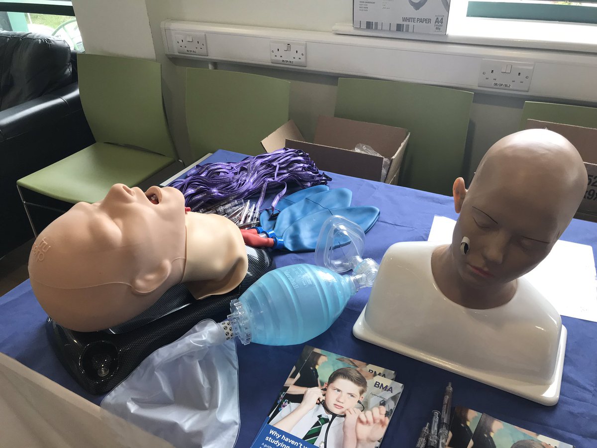 SwyddiHDdaJobs's tweet photo. Yn ogystal â’r digwyddiad prentisiaid mae yna ddigywddiad recriwtio cyffredinol yma tan 2pm #sirbenfro #bywgweithiohyfforddi As well as the apprenticeship event there is a general recruitment event here until 2pm #Pembrokeshire #livetrainwork https://t.co/1T5HRsEAud