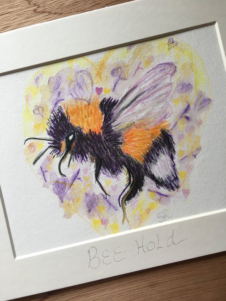 Sandraksnd's tweet photo. I have some new little Bees for sale today for €20 + €5 P&p #scruffydogart #saveourbees #thebeesknees #queenbee #beehold https://t.co/s5SNgYYAVQ