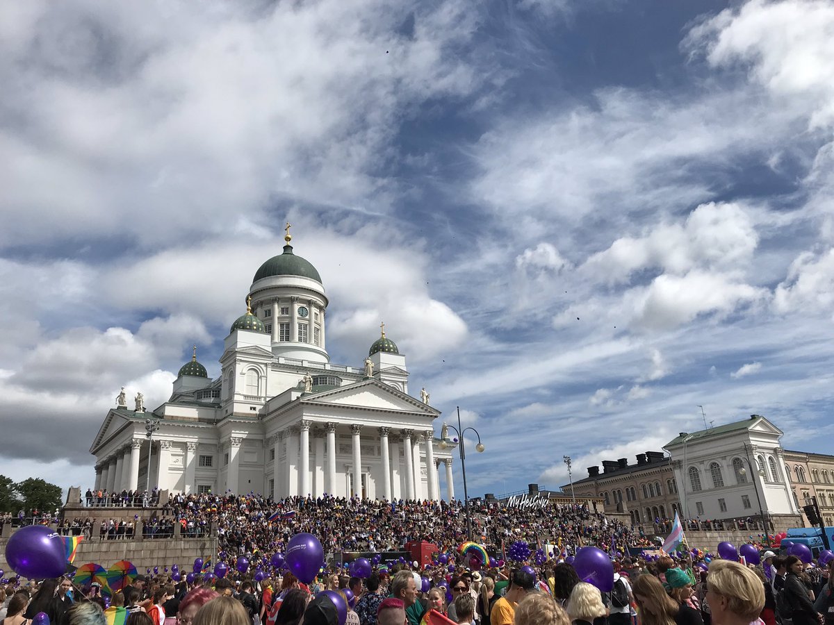 NinniJ's tweet photo. Mukana meiningissä ja marssimassa #OPHelsinki ja #pivo 🌈
kulkueessa. Yhdessä yhdenvertaisuuden ja ihmisoikeuksien puolesta! #helsinkipride #Pride2019 https://t.co/RVbmvXc3eW