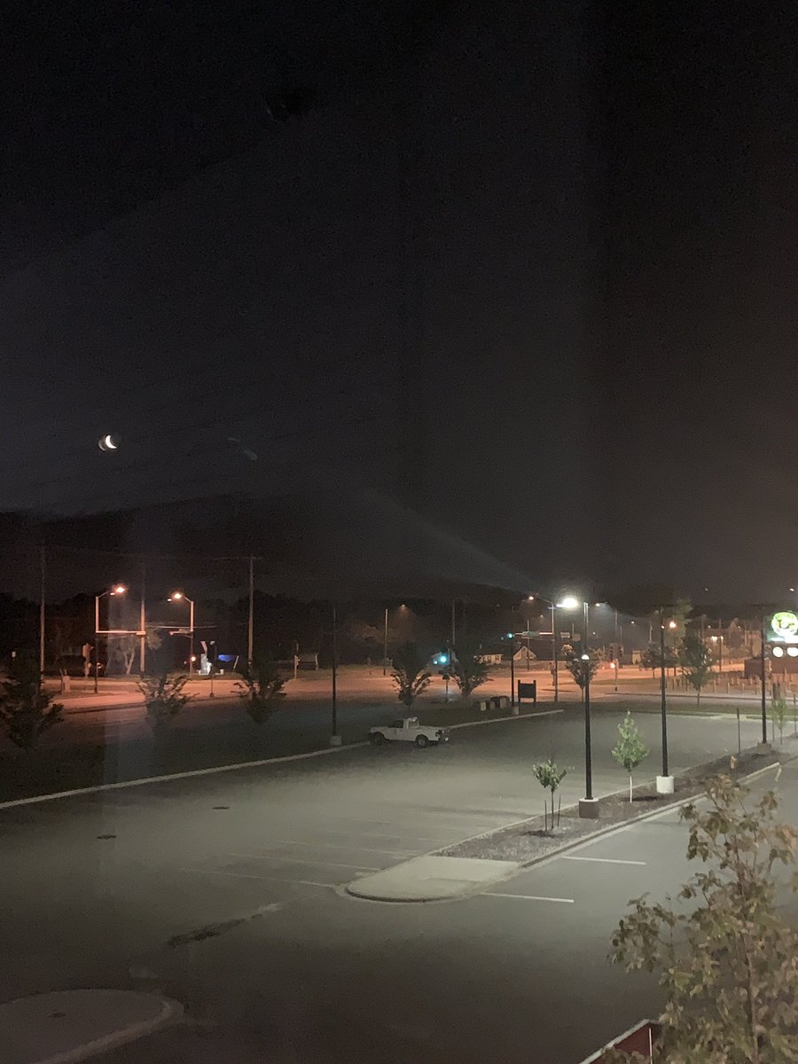 Bc3383's tweet photo. Moonrise before sunrise at TT #blesseded #hashtags https://t.co/o0e1nVmMrX