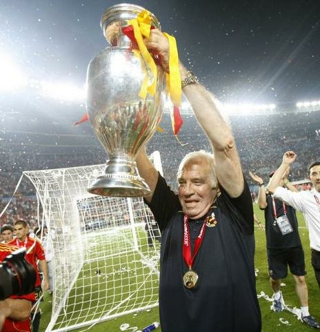 FA82Oficial's tweet photo. 11 años ya desde que cambiaste la historia de España. Serás inmortal Luis. https://t.co/YQBOZzrpFE  #LuisAragonesEternaLeyenda https://t.co/oDj4OLi1mi