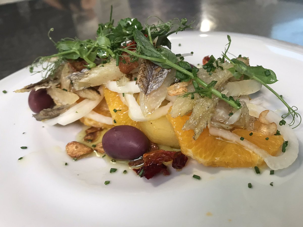 Lista la ensalada de naranja, patata y capellanes de <a href="/NovaT_Catering/">Novaterra Catering</a>. Avances gracias a <a href="/MilarCOMELSA/">Milar COMELSA</a> <a href="/radiovalencia/">Radio Valencia SER</a>