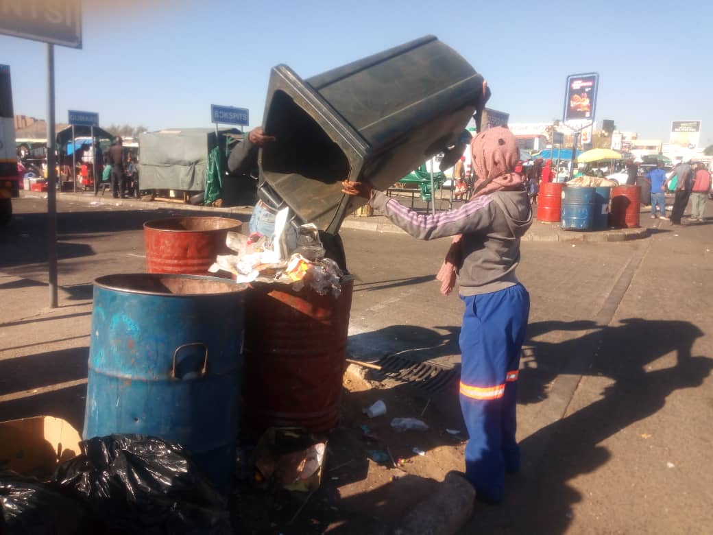ShokoTonderai's tweet photo. #DAY 849 🚮 ♻️ 
Today we celebrate #Team Gaborone for launching #KeepGaboroneClean Well done
Together collectively we can make a difference for our environment! @BWmalcomX keep it up @mandypux @Env_Onjolo_Vic @OlumideIDOWU @UNEnvironment @BogoloKenewendo @samkebusiness @Busisa74 https://t.co/RmvKU2lHCk