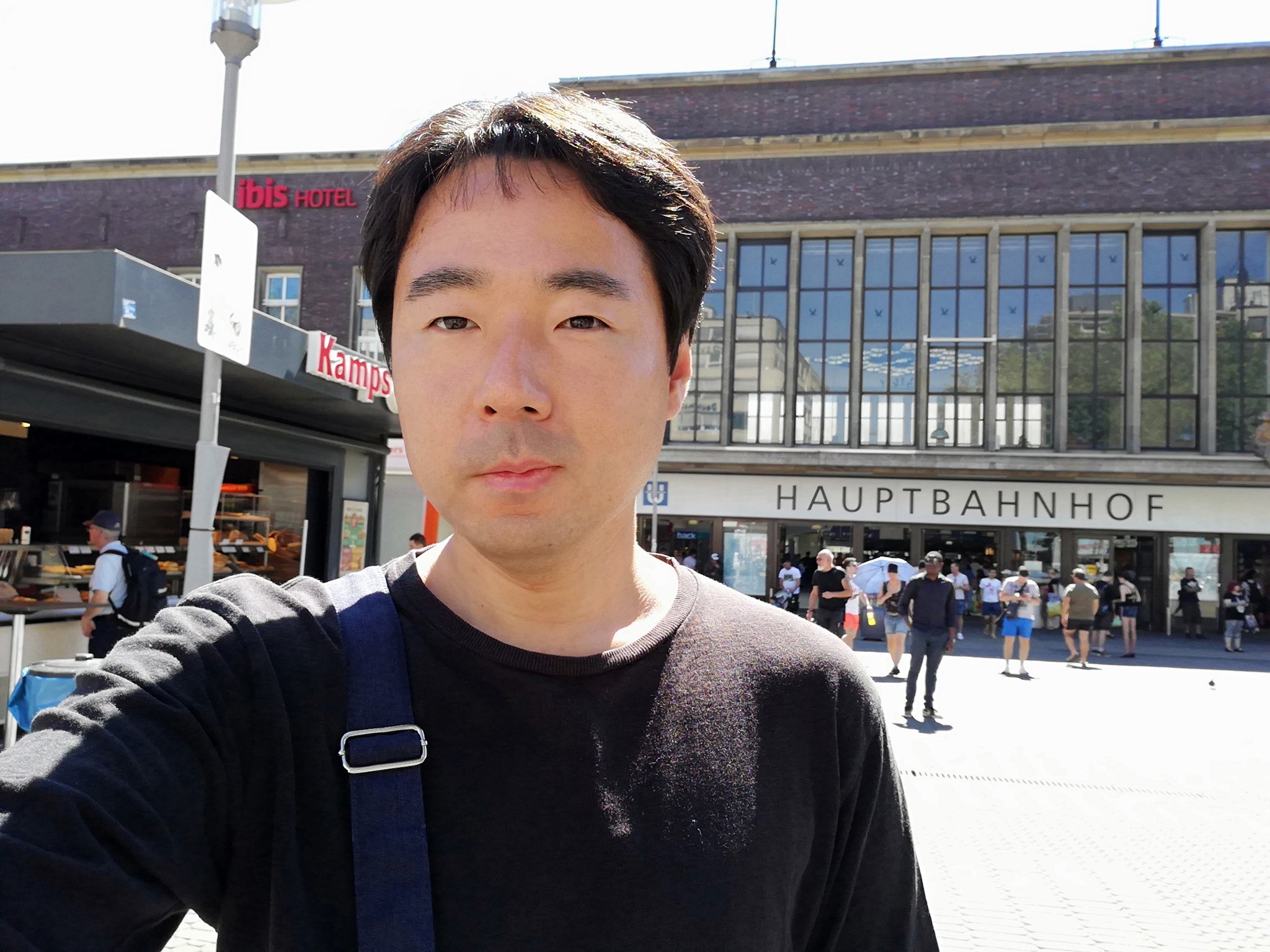 山添博之 Hiroshi Yamazoe Flixbusでデュッセルドルフに到着しました 4回目のドイツ旅の始まりです これから電車に乗り換えて次の滞在先のケルンに向かいます ケルンには初めて訪れます 楽しみ Flixbus ケルン 引きこもり
