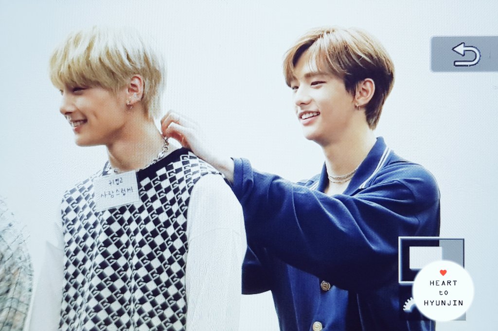 190629 팬미팅  

히히힣 기여워 ❣
막내는 사랑 ❤

#StrayKids #Hyunjin #스트레이키즈 #현진 #Clé2_YellowWood #부작용 #SideEffects <a href="/Stray_Kids/">Stray Kids</a>