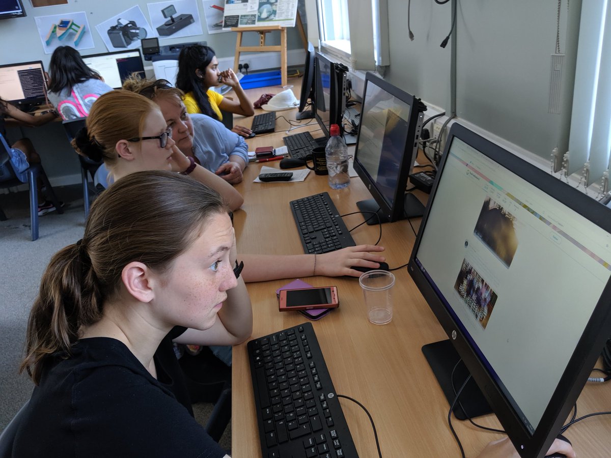 Brilliant <a href="/Ri_Science/">Royal Institution (now on Bluesky)</a> Computer Science masterclass <a href="/LPSchool/">Sishubari LP School</a> for Year 9s across Berkshire. Today we are collecting and analysing big data from <a href="/Twitter/">Twitter</a> through Python code.   <a href="/CompAtSch/">Computing at School</a> <a href="/MsBClarke/">Beverly Clarke MBE</a> #computing  #coding #python