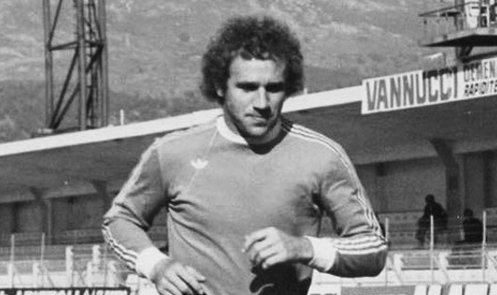 ⚫️ Paul-Ferdinand Heidkamp, ghjucadore emblematicu di u Sporting, si n’hè andatu...

Riposa in pace legenda turchina 🙏

👉 sc-bastia.corsica/actualites/201…