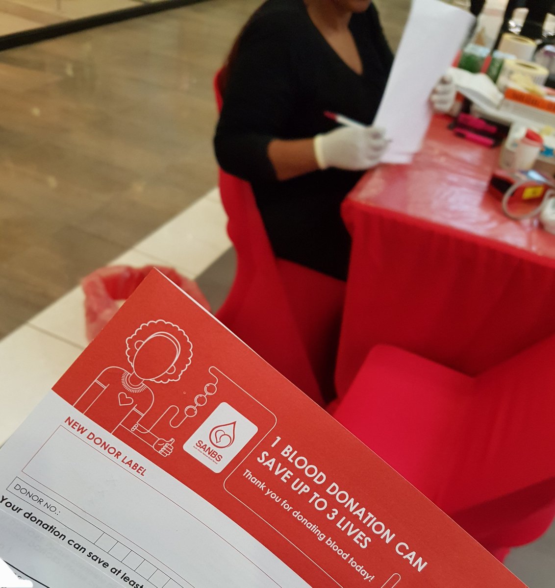 SpicedWeasel's tweet photo. So I messed up my day, so decided to save 3 lives instead by donating blood to @theSANBS #prickme
If you are healthy and you can donate, you get to save lives and you get a cookie.
#BloodDonorMonth #SavingLives #SANBS https://t.co/NOtU5i40oV