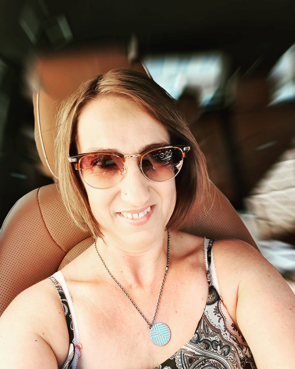 Auf geht es nach Trier. 
Die Sonne lacht weiterhin und wir genießen 🌞
#travel #aufnachtrier #citytravel #vacation #sunisshining #sunnydays #happy #happyweekend #selfietime