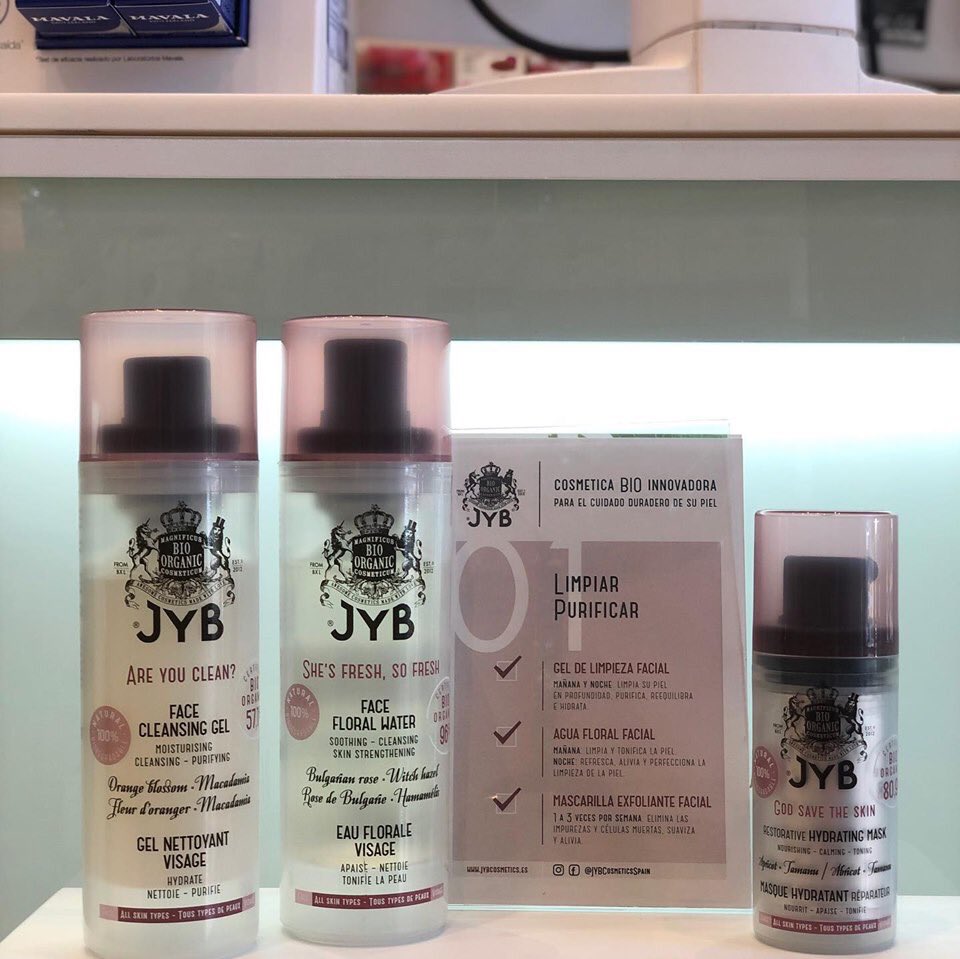 Farma_Arrechea's tweet photo. ¿Aún no te has acercado a descubrir JYB? La marca de cosmética 100% BIO que no sólo respeta nuestro medio ambiente sino también nos cuida la piel desde el interior. La gama de productos disponible cubre todas las necesidades:
#respestuosayefectiva #cuidatupiel #respetatuentorno https://t.co/cLfaOGU8Kj