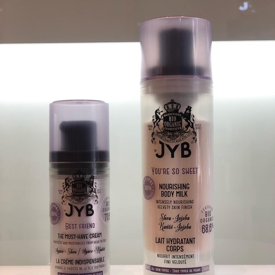 Farma_Arrechea's tweet photo. ¿Aún no te has acercado a descubrir JYB? La marca de cosmética 100% BIO que no sólo respeta nuestro medio ambiente sino también nos cuida la piel desde el interior. La gama de productos disponible cubre todas las necesidades:
#respestuosayefectiva #cuidatupiel #respetatuentorno https://t.co/cLfaOGU8Kj