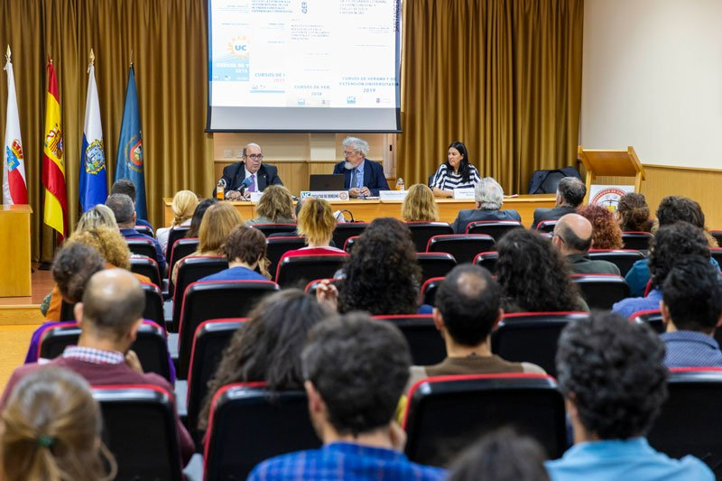VirginiaCarrace's tweet photo. Ahora que vamos a tener nuevo consejero de Medio Rural,Ganadería,Pesca y Medio Ambiente @GuillermOngayo me gustaría dar las gracias al saliente @oria55 por su apuesta por la #prevención de #IIFF elaborando el #PEPLIF y apoyando durante 4 años los @cursosveranouc #CVIIFF ¡Gracias! https://t.co/rWjxvRsVr3