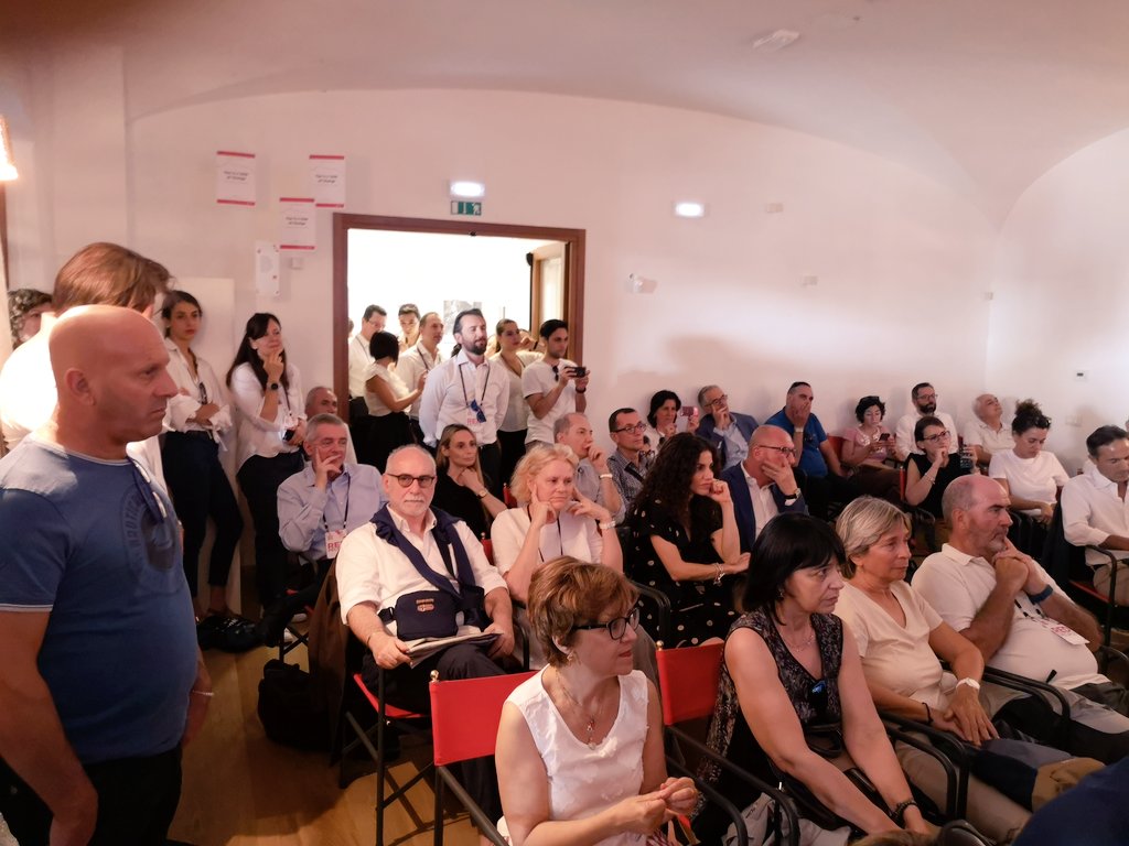 Methodos_Italia's tweet photo. "Siamo oggi a metà strada tra un prima e un dopo, e il futuro è molto più difficile di quello che ci lasciamo alle spalle: i giovani dovranno essere preparati"
Così Toni Muzi Falconi fa largo alle nuove leve di #Methodos
#MethodosRedWeek #Changeability #Change
#RedSideOfChange https://t.co/LXNMKaSFb9