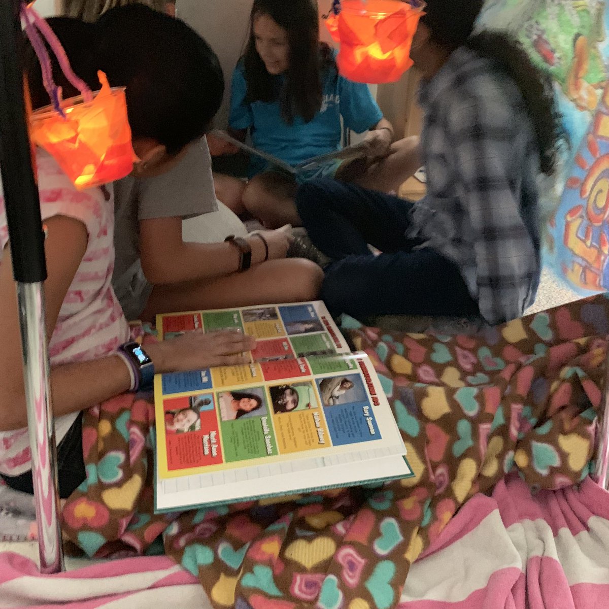 AshliHastings's tweet photo. The last day of school is always bittersweet! Camp Read-a-lot was a fun, calm ending to this school year. Thanks @JMurphyBCES for the ideas! Gonna miss these kiddos! #lpeswake #cultivatinglearning @LaurelParkElem https://t.co/PLmAr2tLT8
