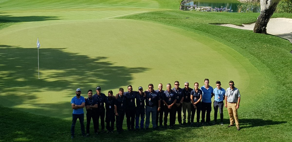 AgronomyRCV's tweet image. Equipo de voluntarios del @valderramasters venidos de diferentes lugares de España y extranjero. Grandísimo trabajo de todos los que forman el equipo de mantenimiento #greenkeepers #ValderramaMasters @EuropeanTour @TheSergioGarcia Gracias a todos! ⛳🔝💪N°1
@rfegolf @RFGA_Golf